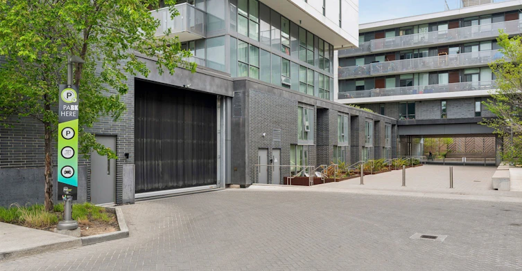 Th104-152 Flemington Road, Toronto, ON, M6A 2P3 - 2