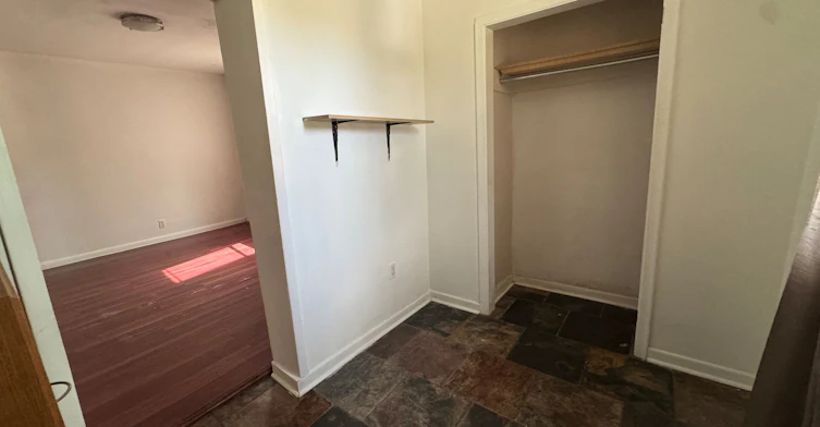 #6-22 Brad Street, Toronto, ON, M6P 1N1 - 3