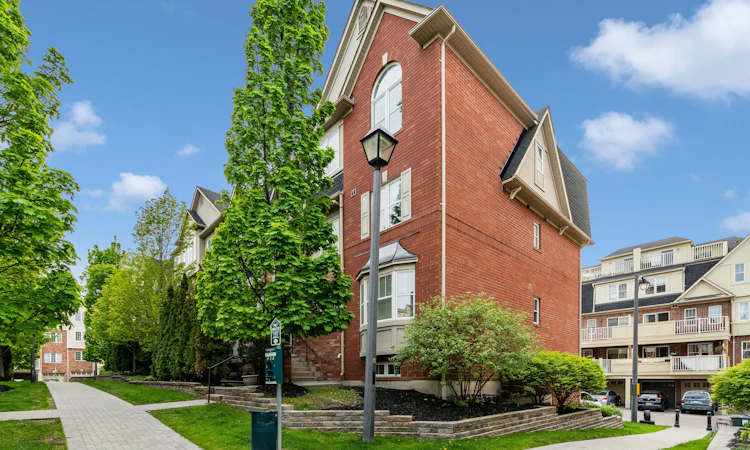4-774 Neighbourhood Circle