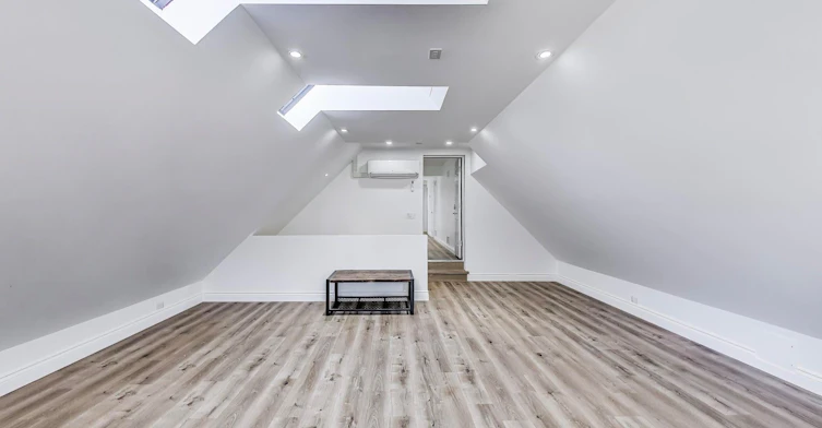(Upper Level) 433 Martin Grove Road, Toronto, ON, M9B 4M3 - 4