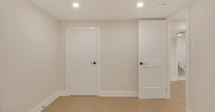 17 Uno Drive, Toronto, ON, M8Z 3N7 - 18