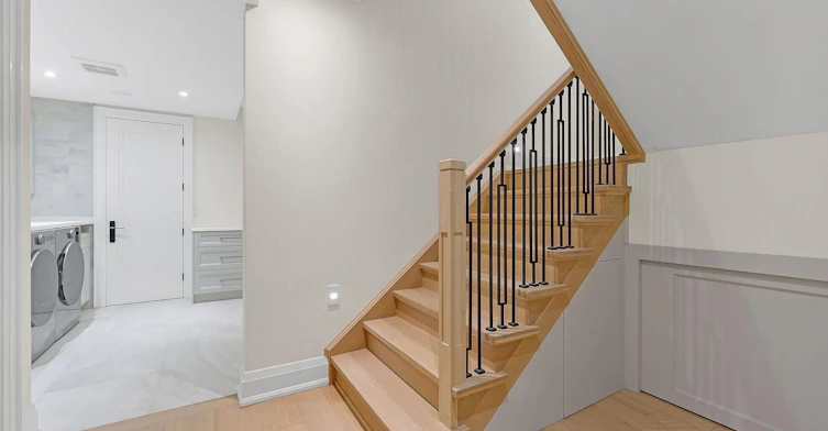 132 Lothian Avenue, Toronto, ON, M8Z 4L4 - 32