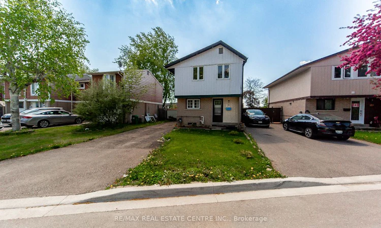 12 Greenhills Square