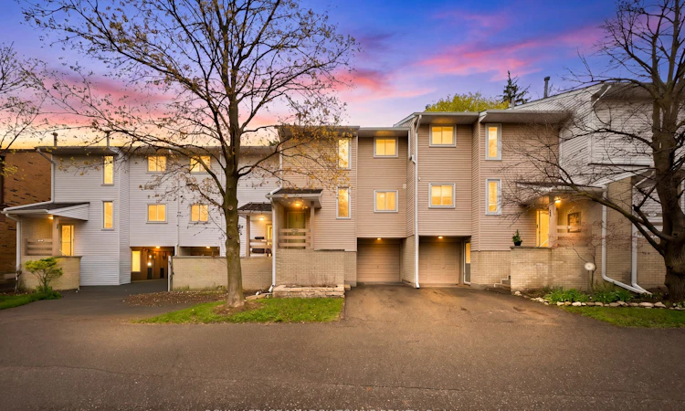 8 Lynden Circle