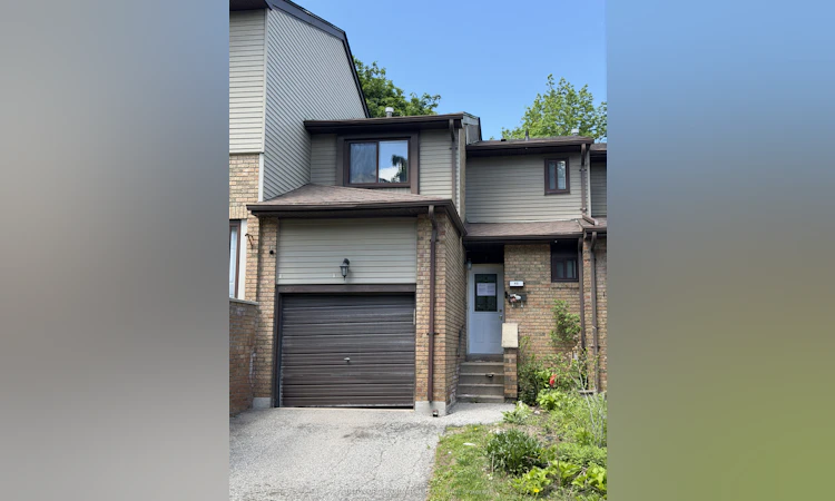 48 Carleton Place S