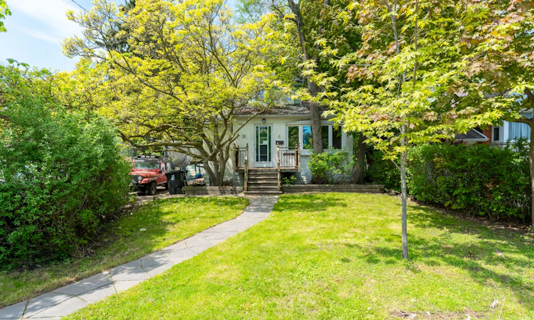 4 Elton Crescent
