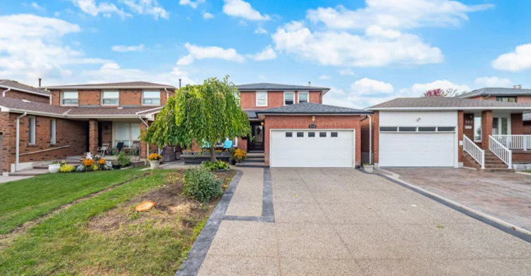 704 Bookham Crescent, Mississauga, ON, L4Z 1T9