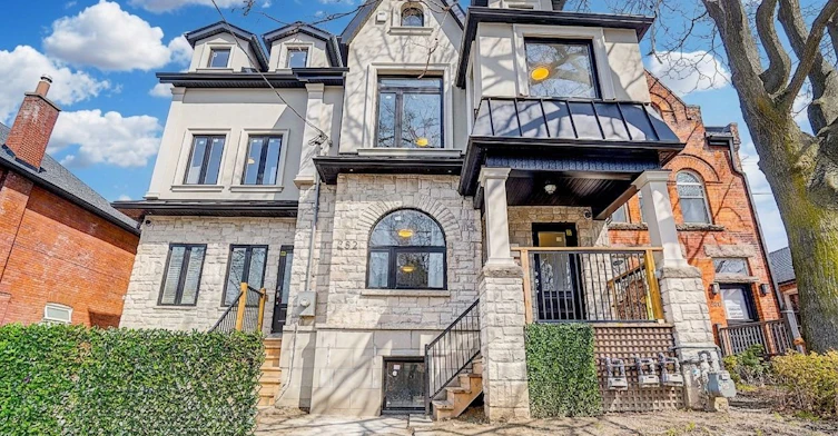 4-252 Annette Street, Toronto, ON, M6P 1R1