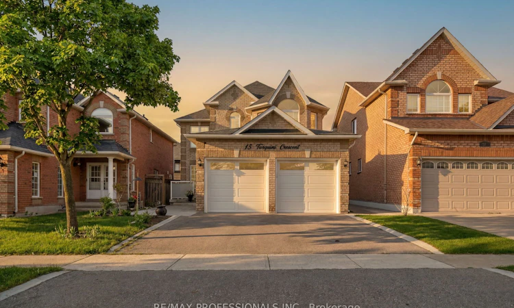 15 Tarquini Crescent