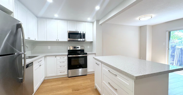 6310F Battleford Road, Mississauga, ON, L5N 4E3 - 4