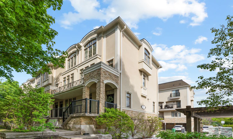 18-3077 Cawthra Road