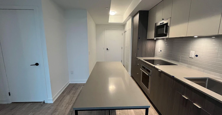 817-220 Missinnihe Way, Mississauga, ON, L5H 0A9 - 7