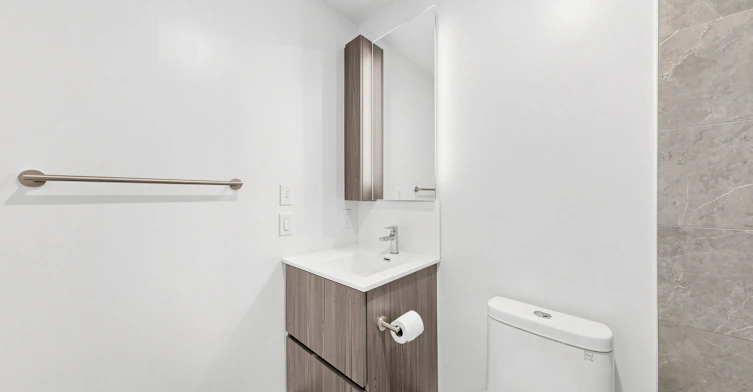817-220 Missinnihe Way, Mississauga, ON, L5H 0A9