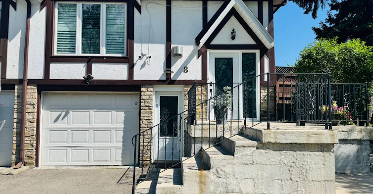 8 Montrose Place, Brampton, ON, L6S 2S8