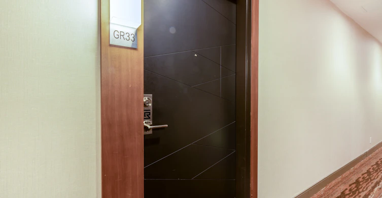 GR33-1575 Lakeshore Road W, Mississauga, ON, L5J 0B1 - 2