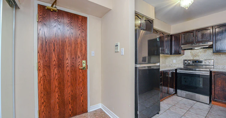 302-156 Enfield Place, Mississauga, ON, L5B 4L8 - 4