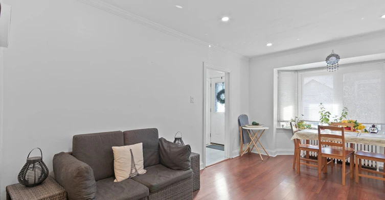Main-55 Hartley Avenue, Toronto, ON, M6E 4E9 - 11