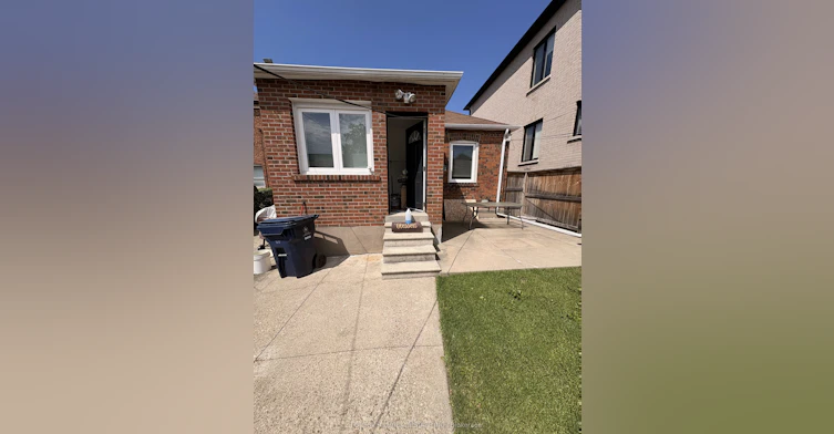 Main-55 Hartley Avenue, Toronto, ON, M6E 4E9 - 24