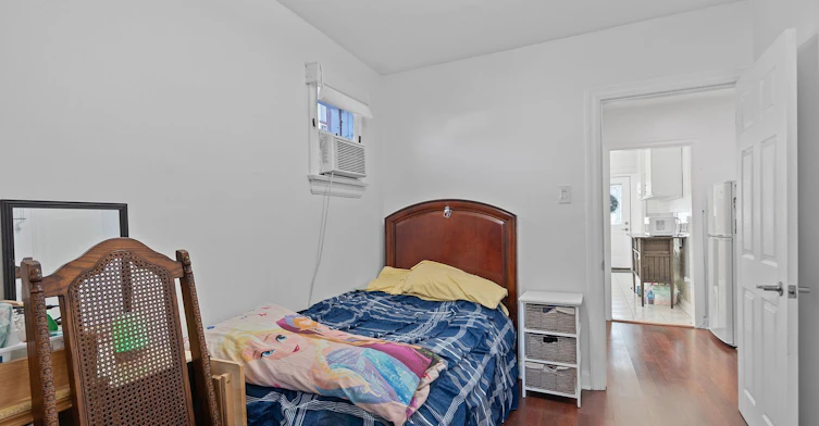 Main-55 Hartley Avenue, Toronto, ON, M6E 4E9 - 17