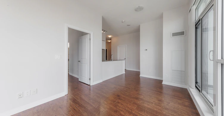 405-75 Eglinton Avenue W, Mississauga, ON, L5R 0E5 - 4