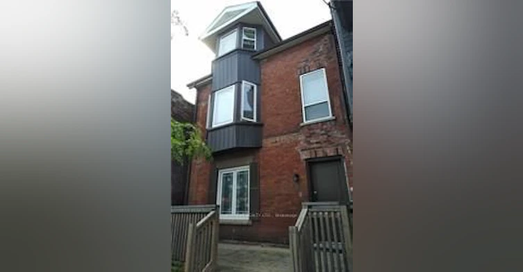 Main#1-2011 Dundas Street W, Toronto, ON, M6R 1W7