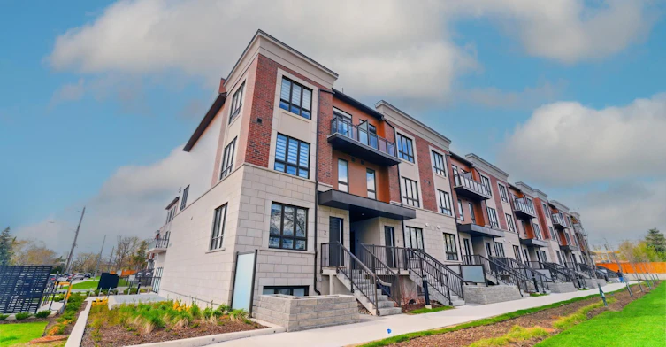 2-4015 Hickory Drive, Mississauga, ON, L4W 1L1