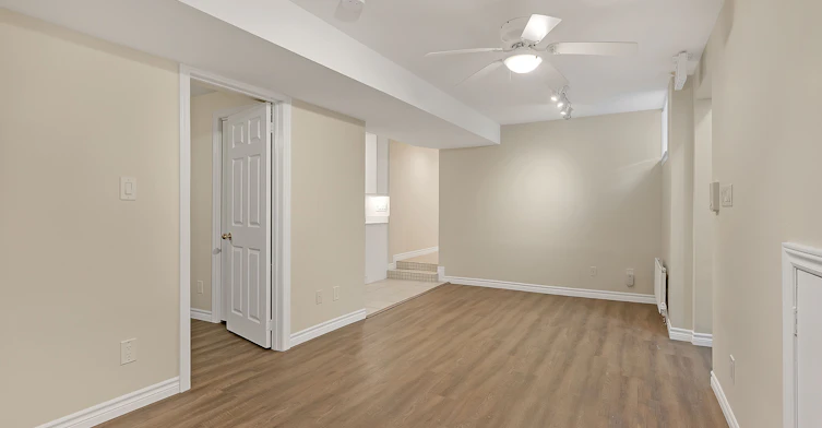 Lower-5B Old Mill Drive, Toronto, ON, M6S 4J7 - 8