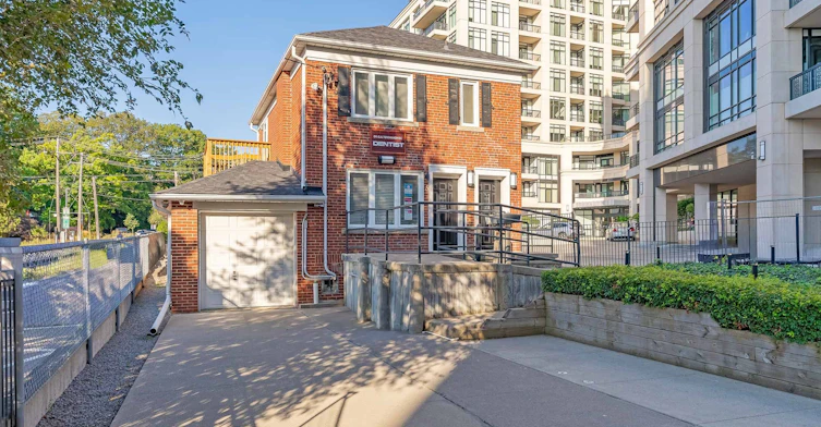 Lower-5B Old Mill Drive, Toronto, ON, M6S 4J7