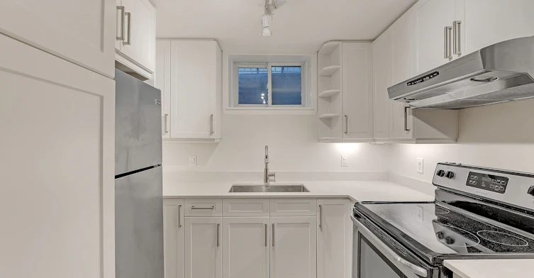 Lower-5B Old Mill Drive, Toronto, ON, M6S 4J7 - 4