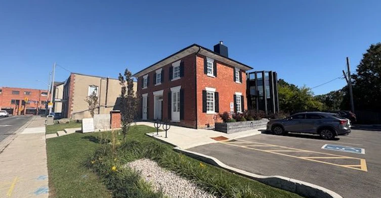 2nd Level-13 Thomas Street, Mississauga, ON, L5M 1Y4
