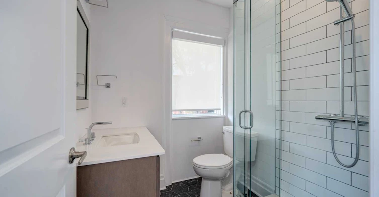 2B-1 Lansdowne Avenue, Toronto, ON, M6K 2V7 - 3