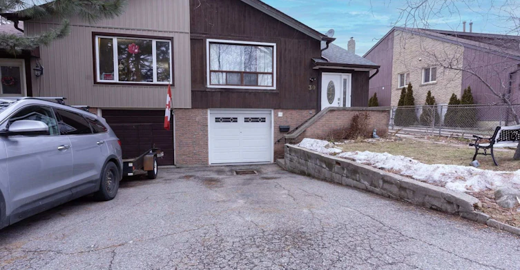 30 Salisbury Circle, Brampton, ON, L6V 2Z5