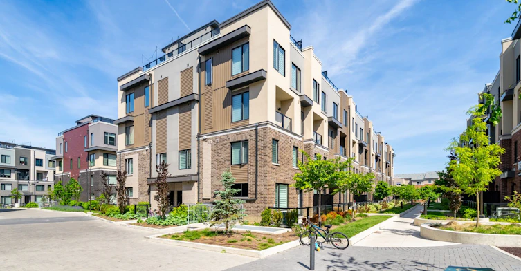 16-3550 Colonial Drive, Mississauga, ON, L5L 0C1