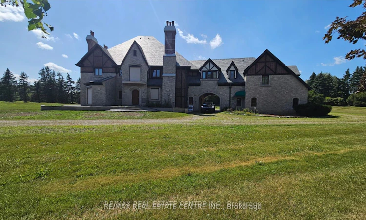 2 Edgeforest Drive