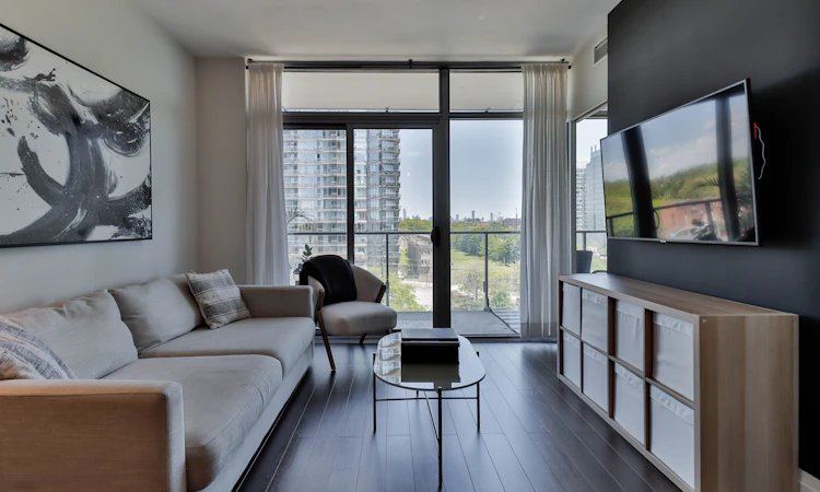 602-103 The Queensway N/A