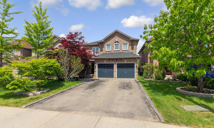 295 Queen Mary Drive