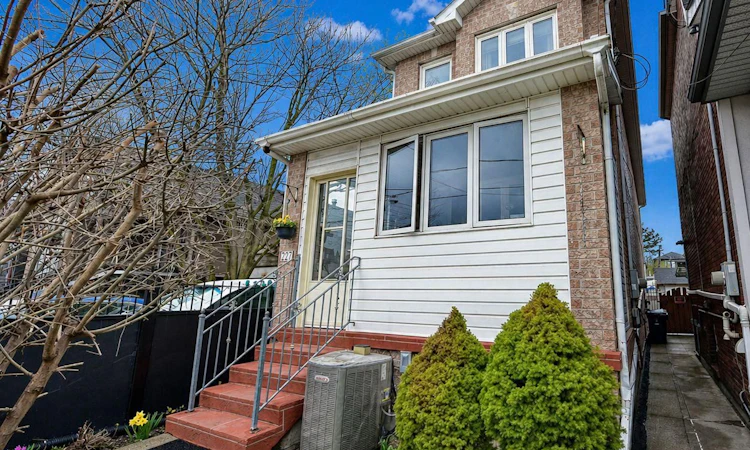 227 Earlscourt Avenue