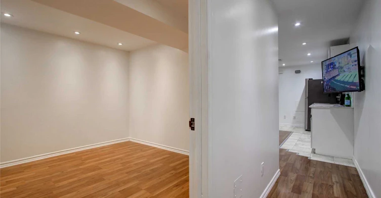 Lower-1012 Ossington Avenue, Toronto, ON, M6G 3V6 - 9