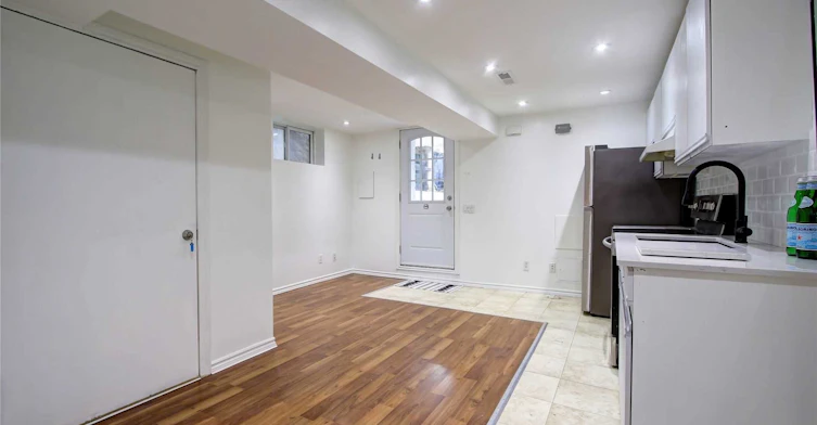 Lower-1012 Ossington Avenue, Toronto, ON, M6G 3V6 - 8