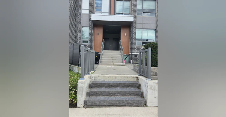 22-680 Atwater Avenue, Mississauga, ON, L5G 0B6