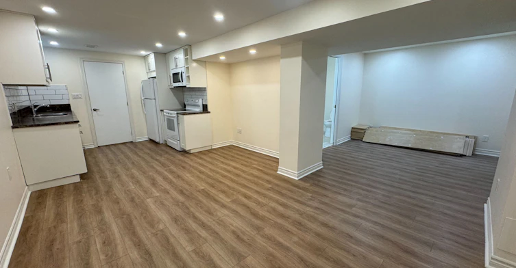 BSMT-102 Paulart Drive, Toronto, ON, M9B 3V9 - 12