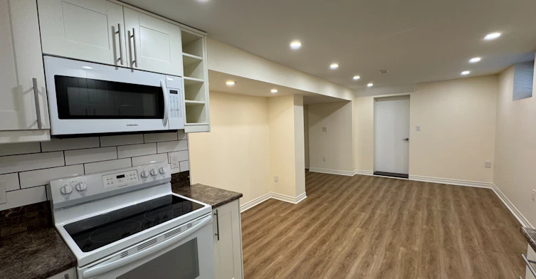 BSMT-102 Paulart Drive, Toronto, ON, M9B 3V9 - 3