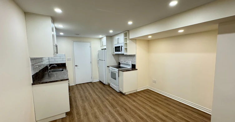 BSMT-102 Paulart Drive, Toronto, ON, M9B 3V9 - 9