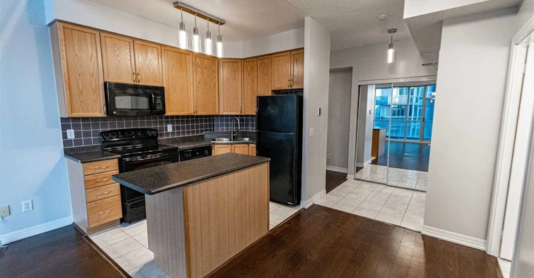 2114-223 Webb Drive, Mississauga, ON, L5B 0E8 - 5