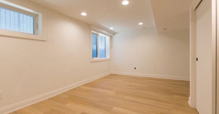 Bsmt-23 Decarie Circle, Toronto, ON, M9B 3H6 - 14