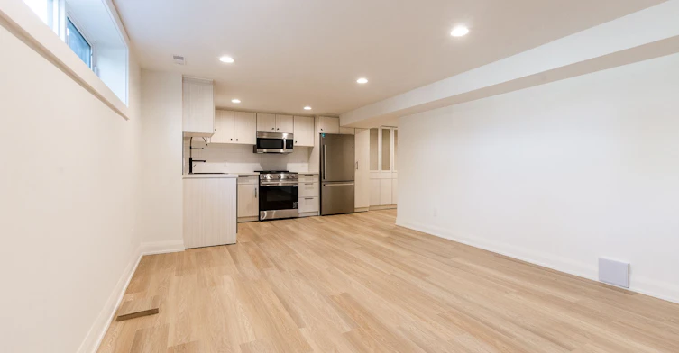 Bsmt-23 Decarie Circle, Toronto, ON, M9B 3H6 - 10