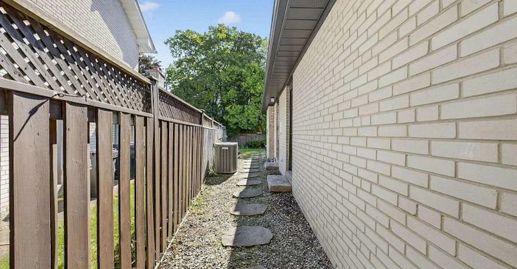 37 Cherry Post Crescent, Toronto, ON, M9C 2J9 - 37