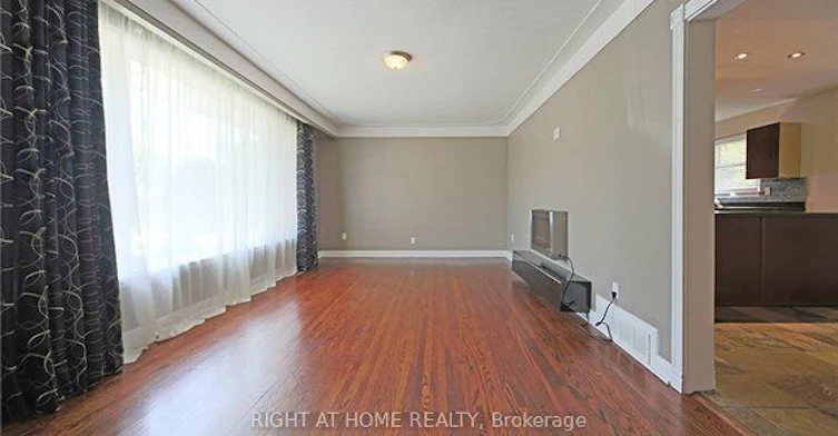 580 Taplow Crescent, Oakville, ON, L6L 4W2 - 3