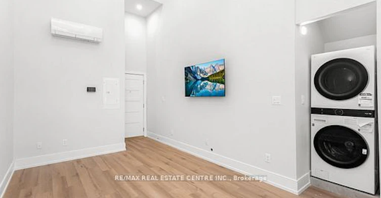 204-271 Queen Street S, Mississauga, ON, L5M 1L9 - 5