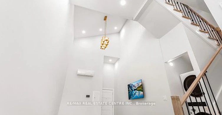 204-271 Queen Street S, Mississauga, ON, L5M 1L9 - 9